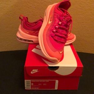 Women’s Nike Air Max Axis size 8